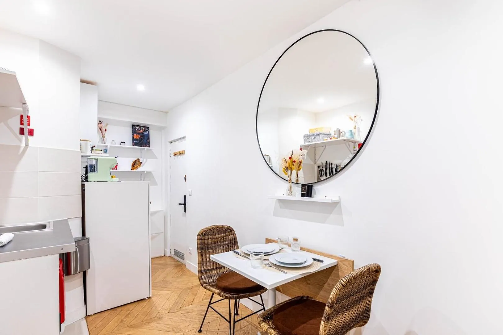 Guestready - Cosy Parisian Charm For Two Apartment 0*, Paris